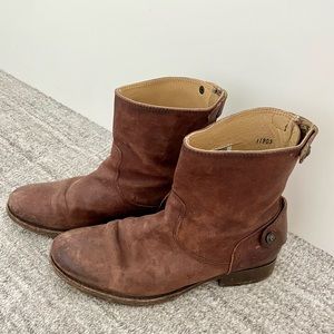 Frye Melissa Button Zip Short Boot (size 8.5)